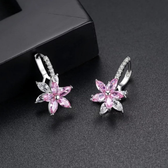 🎀Lovely Romantic White Gold Flower Earrings - Picture 8 of 8